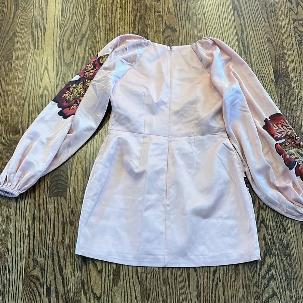 Significant Other size 10 $304 Long-Sleeve V-Neck Cutout Printed Mini Dress - Picture 11 of 12